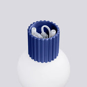 Applique murale LED bleu ultramarine globe opalin — vue 4