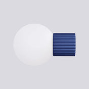 Applique murale LED bleu ultramarine globe opalin — vue 7