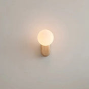 Applique murale LED bois clair et globe en verre opale — vue 3