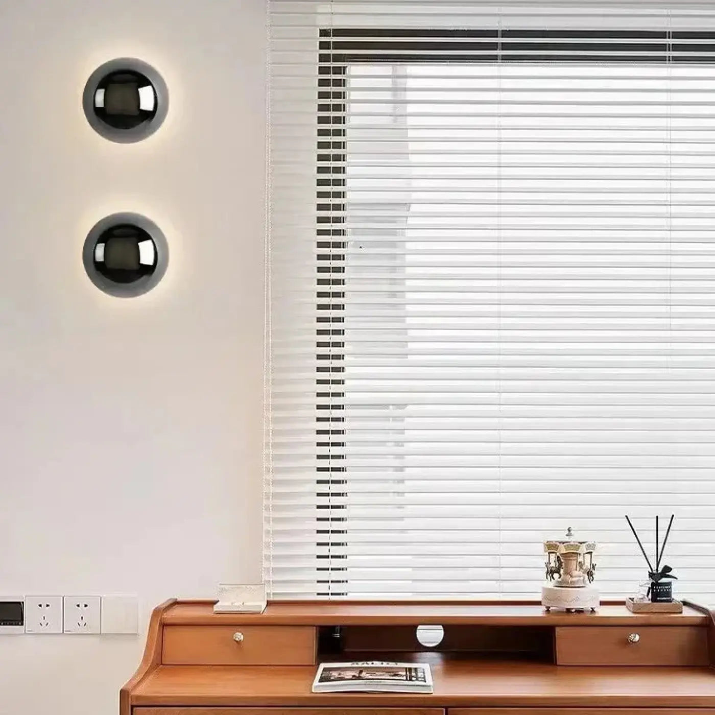 Applique murale LED boule en métal doré style industriel — vue 8