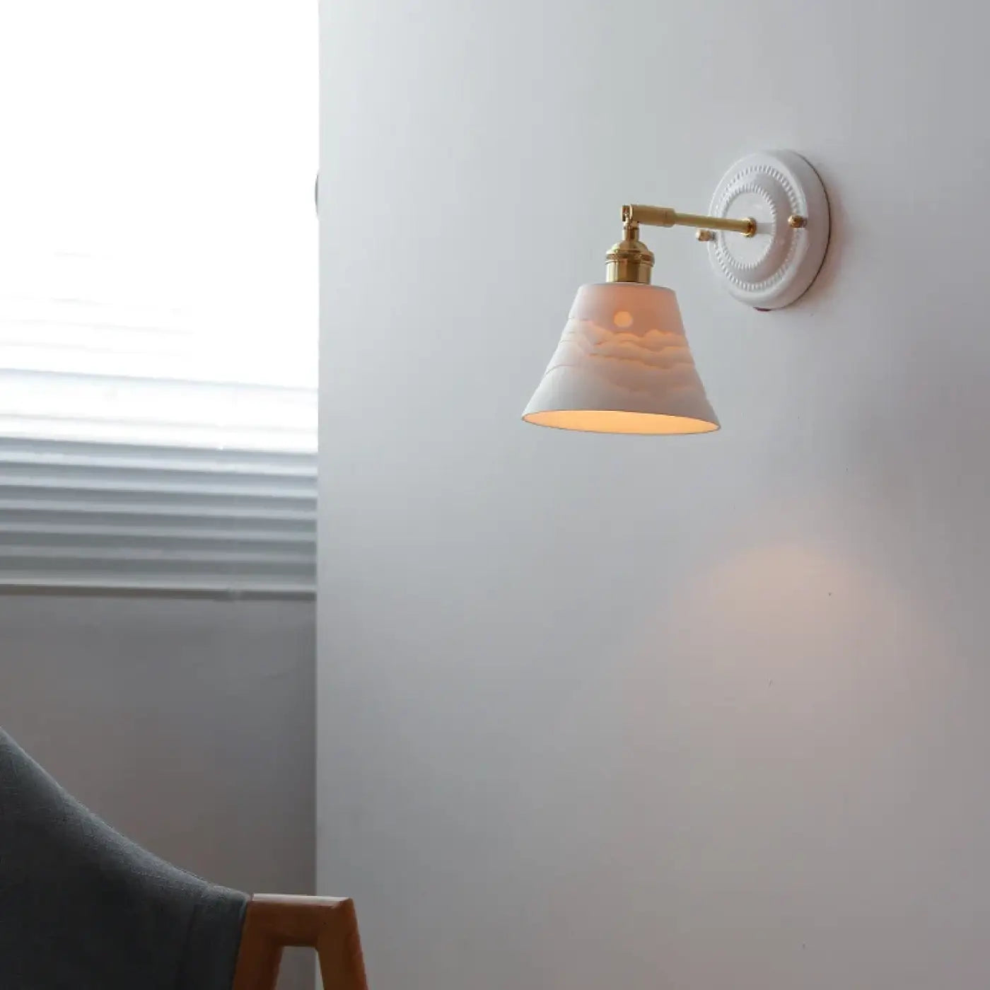 Applique murale LED céramique blanche et dorée en 3 tailles — vue 1