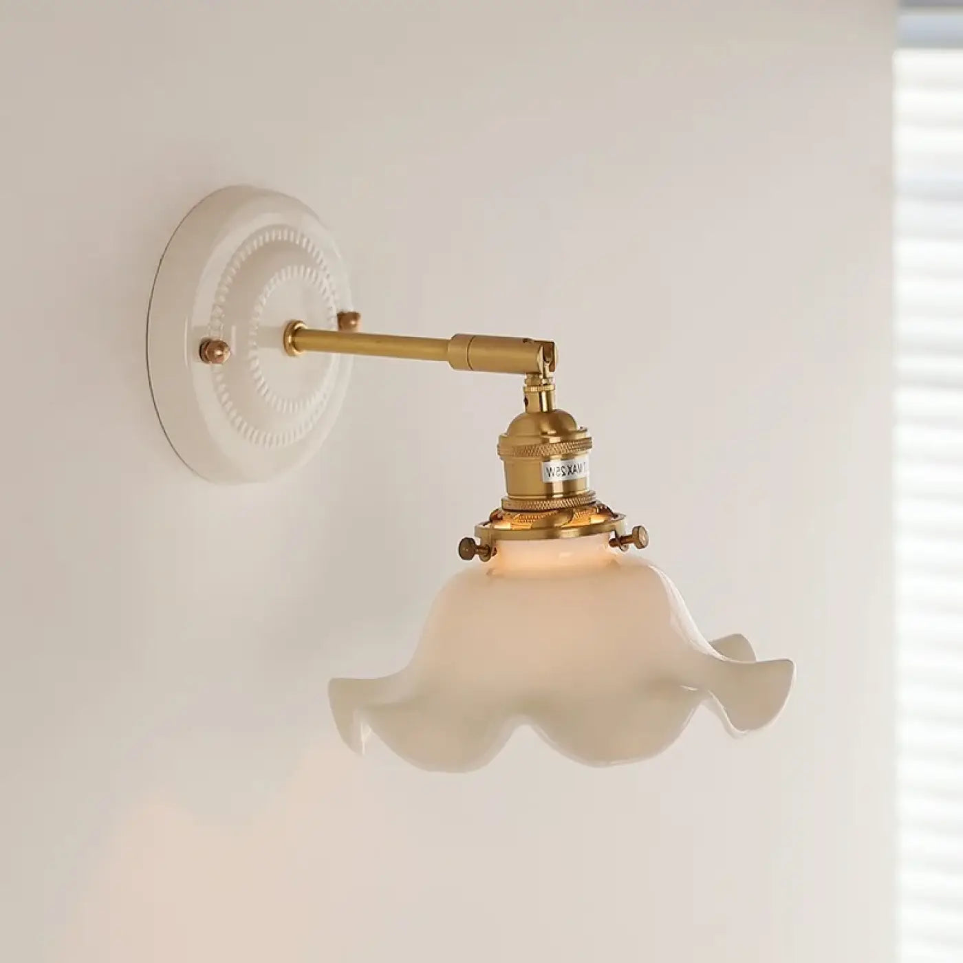 Applique murale LED céramique dorée abat-jour fleur — vue 1