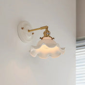 Applique murale LED céramique dorée abat-jour fleur — vue 3