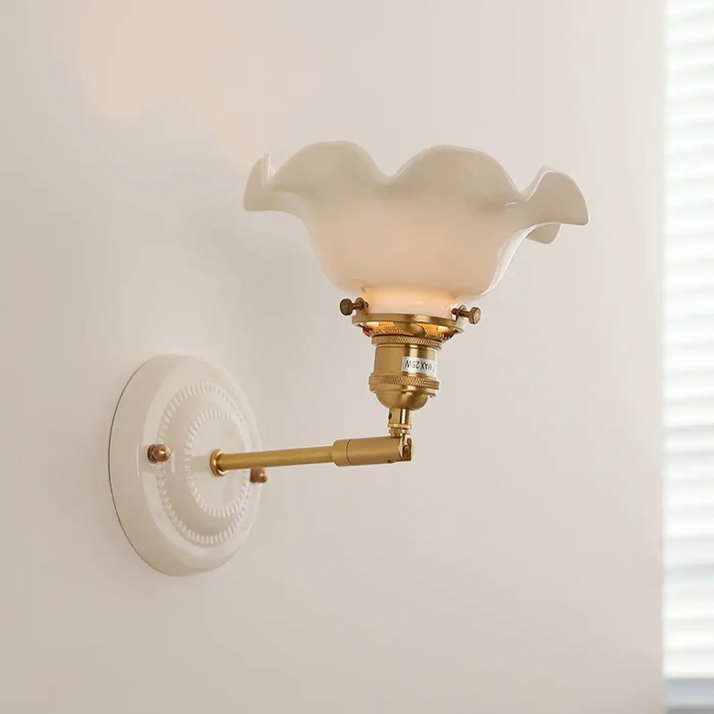 Applique murale LED céramique dorée abat-jour fleur — vue 4