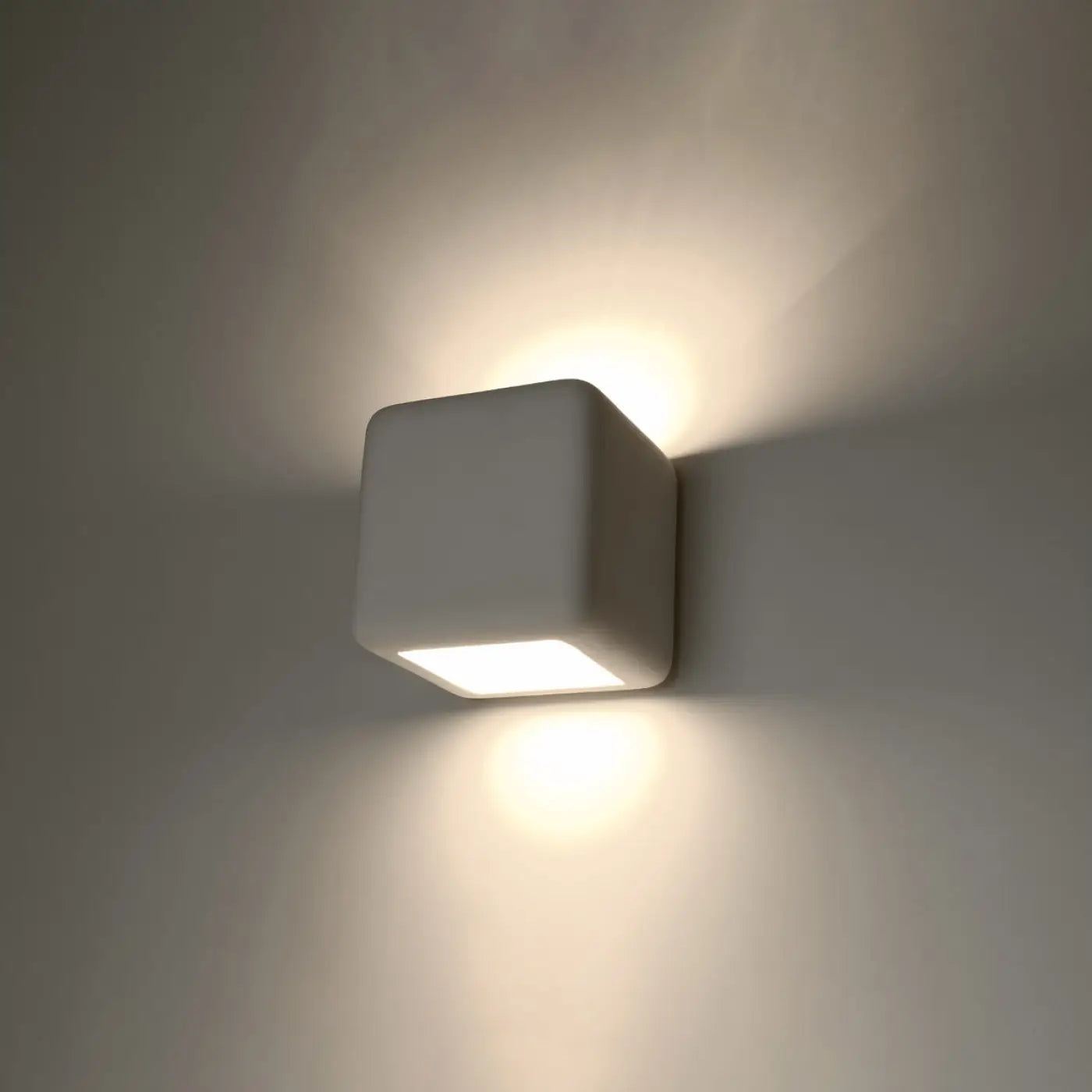 Applique murale LED cubique en céramique et verre blanche — vue 1