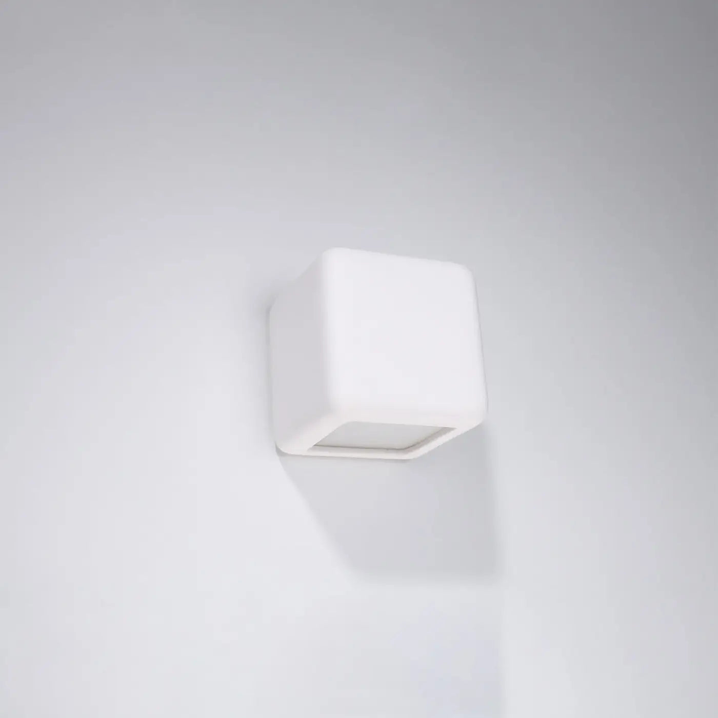 Applique murale LED cubique en céramique et verre blanche — vue 2