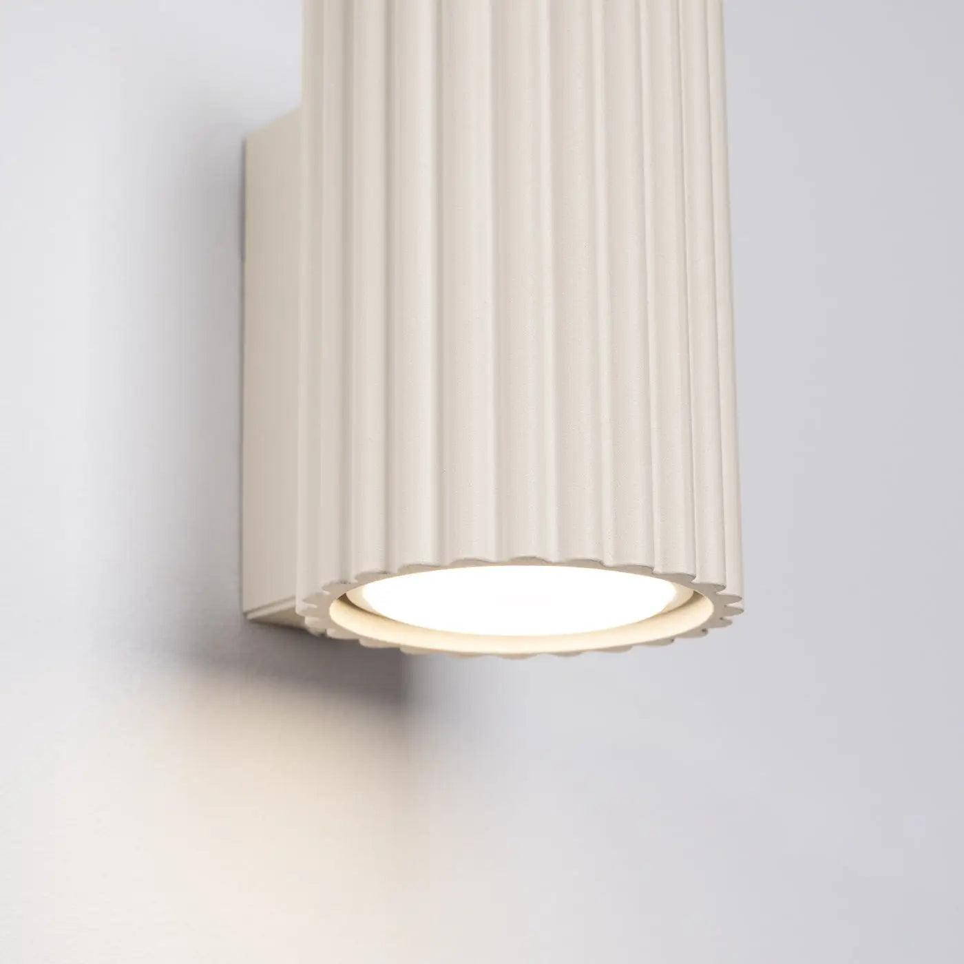 Applique murale LED cylindrique beige acrylique minimaliste — vue 4