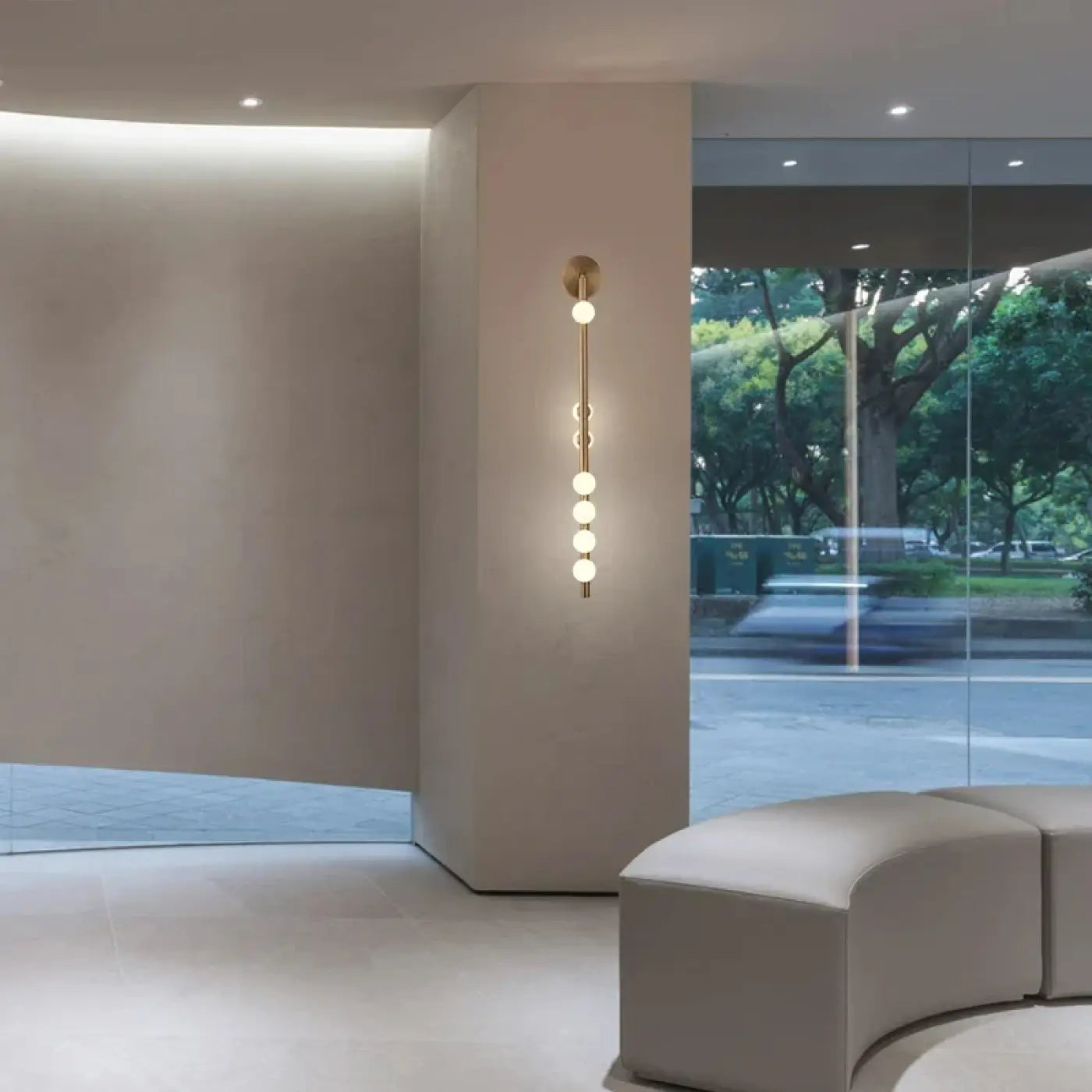 Applique murale LED dorée 3 globes en verre et métal noir — vue 2