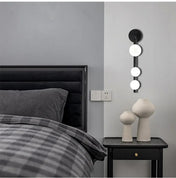 Applique murale LED dorée 3 globes en verre et métal noir — vue 5
