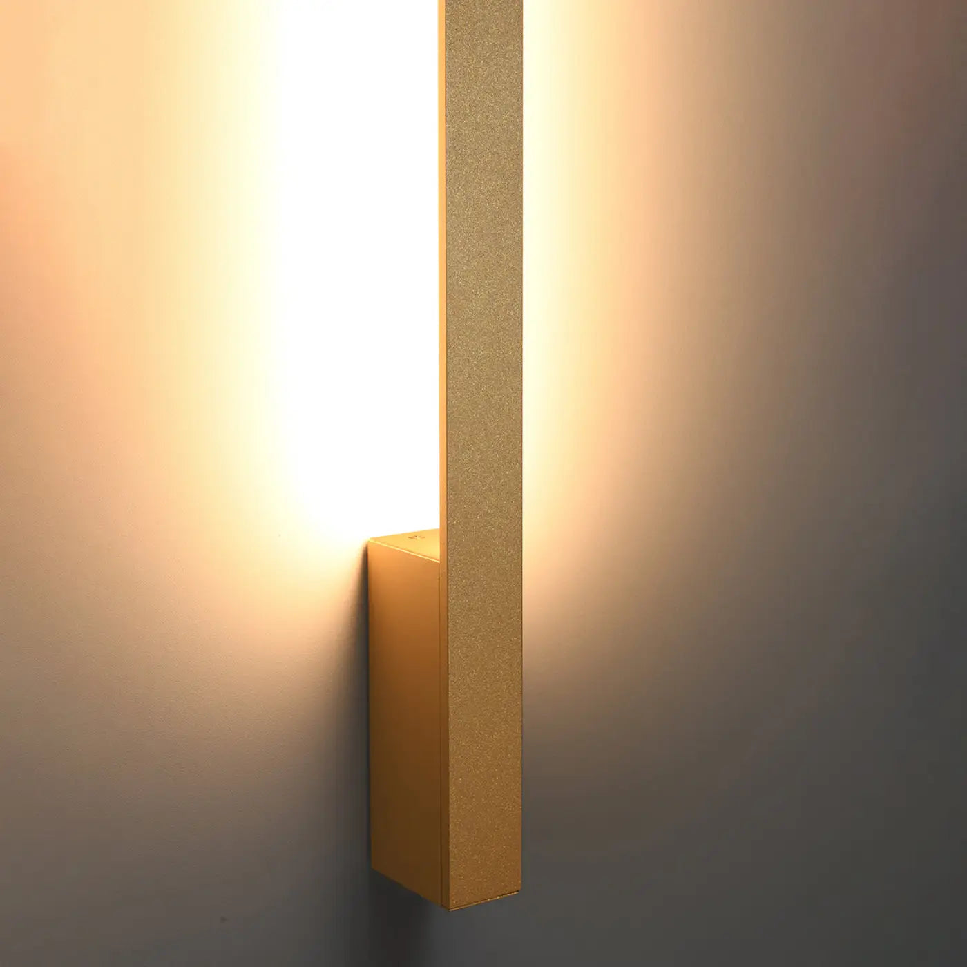 Applique murale LED dorée 3000K en aluminium — vue 4