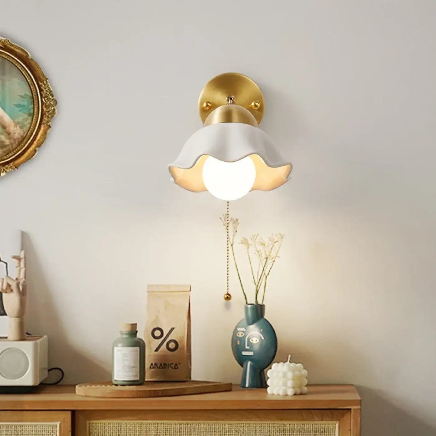Applique murale LED dorée abat-jour fleur céramique — vue 3