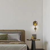 Applique murale LED dorée bras métal et abat-jour en verre — vue 2