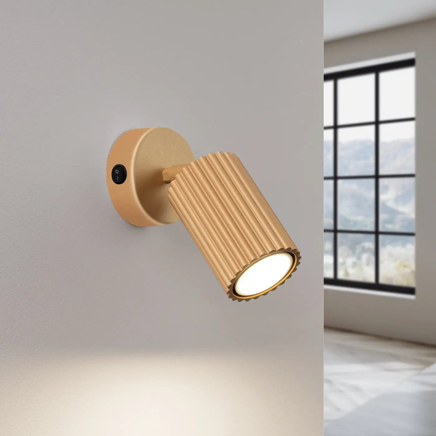 Applique murale LED dorée cylindrique avec interrupteur — vue 1