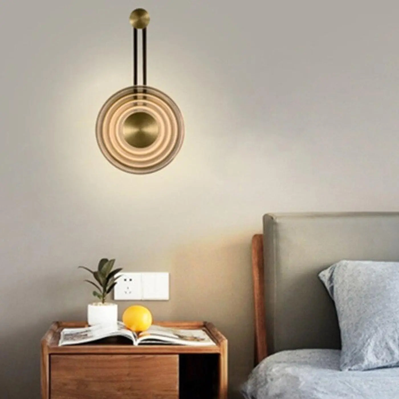 Applique murale LED dorée en métal design original — vue 3