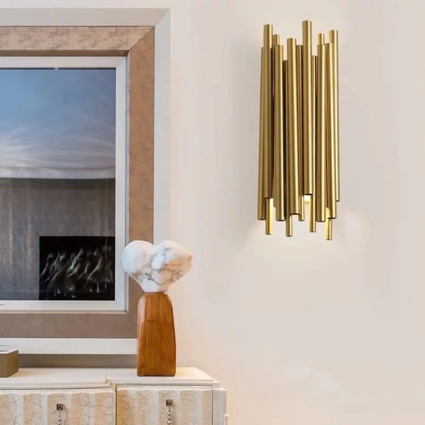 Applique murale LED dorée en métal style art déco — vue 1