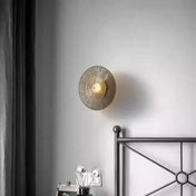 Applique murale LED dorée en verre style soleil — vue 2