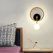 Applique murale LED dorée et noire à globe et halo — vue 3