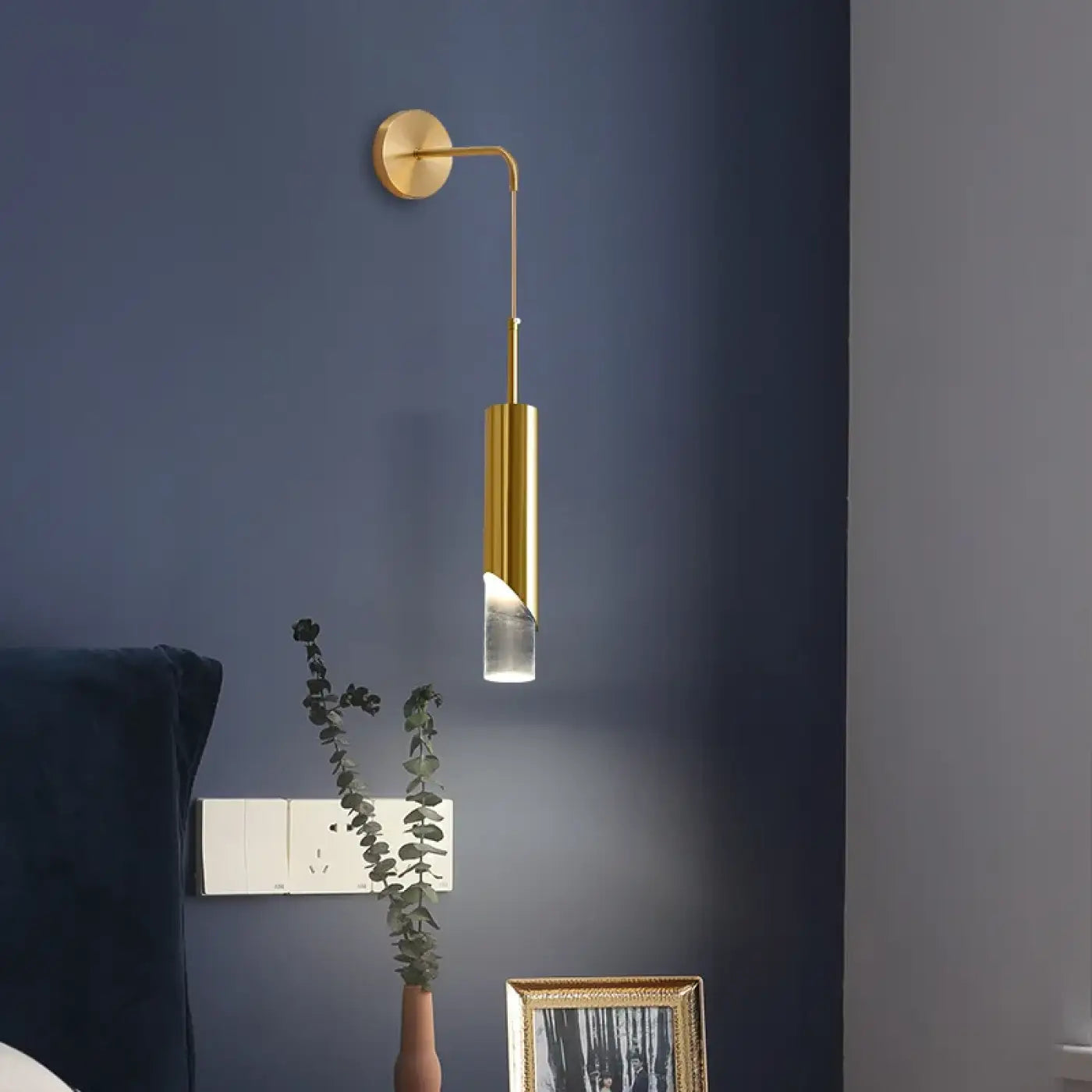 Applique murale LED dorée et noire tube suspendu — vue 2