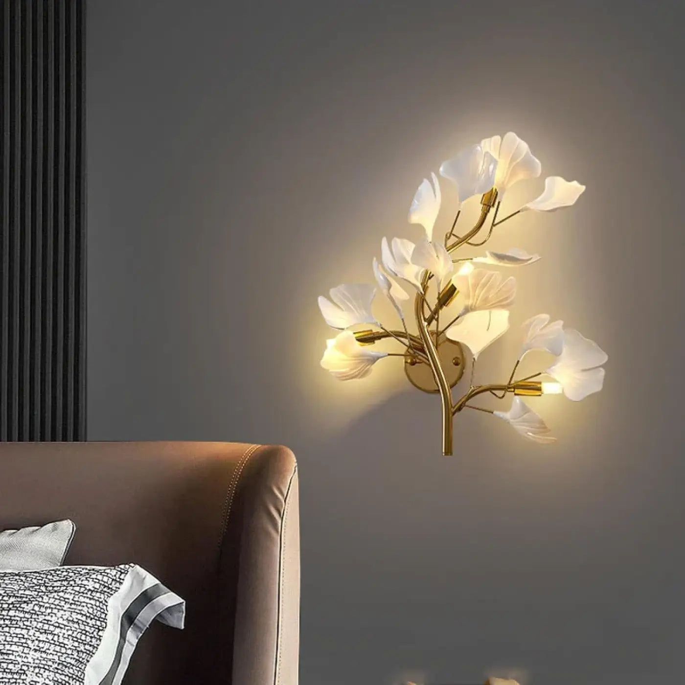 Applique murale LED dorée fleur à pétales art déco — vue 1