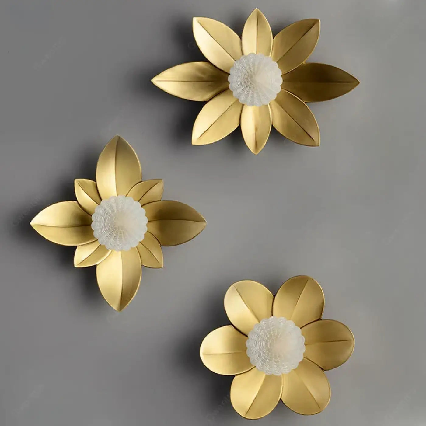 Applique murale LED dorée fleur en métal et verre — vue 4