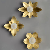 Applique murale LED dorée fleur en métal et verre — vue 4
