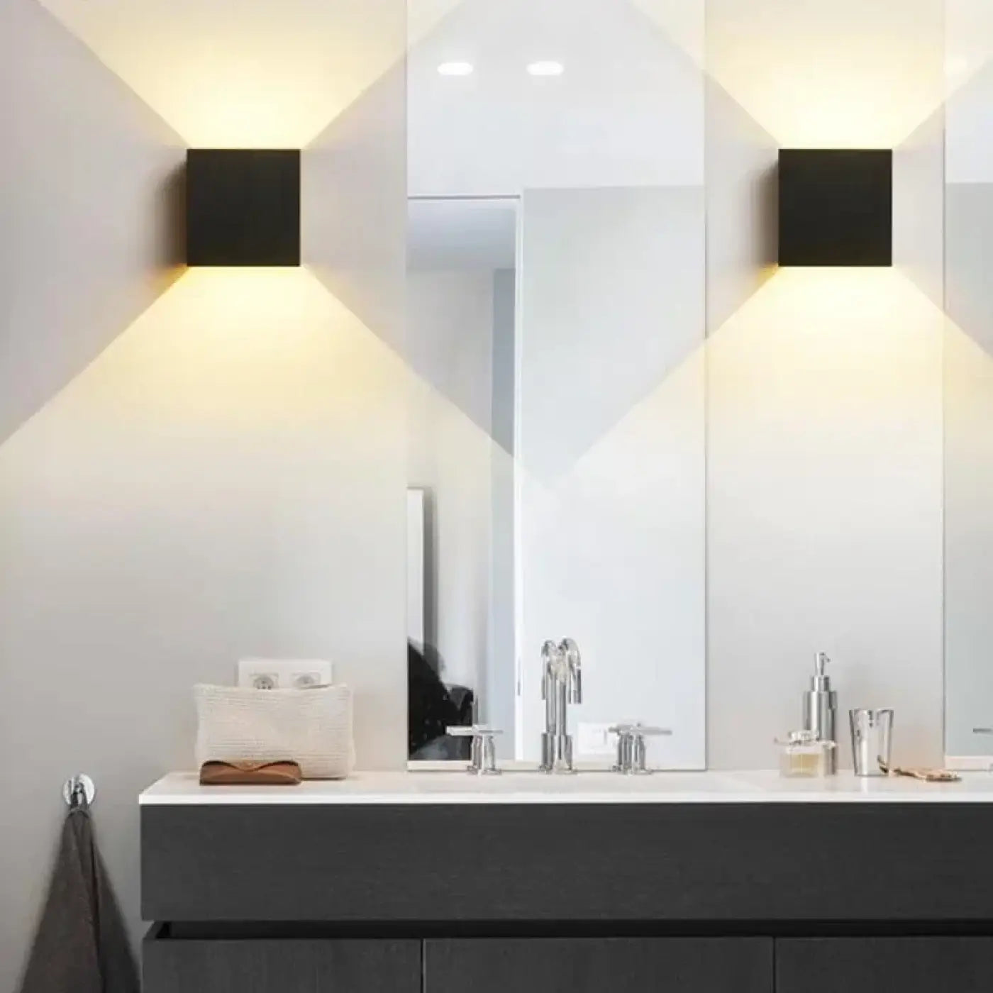 Applique murale LED double en aluminium noir et doré — vue 1
