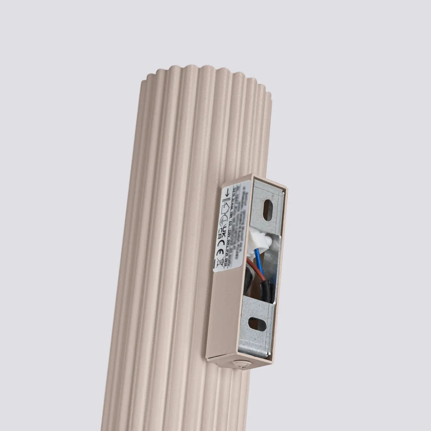 Applique murale LED double faisceau aluminium taupe cannelée — vue 5
