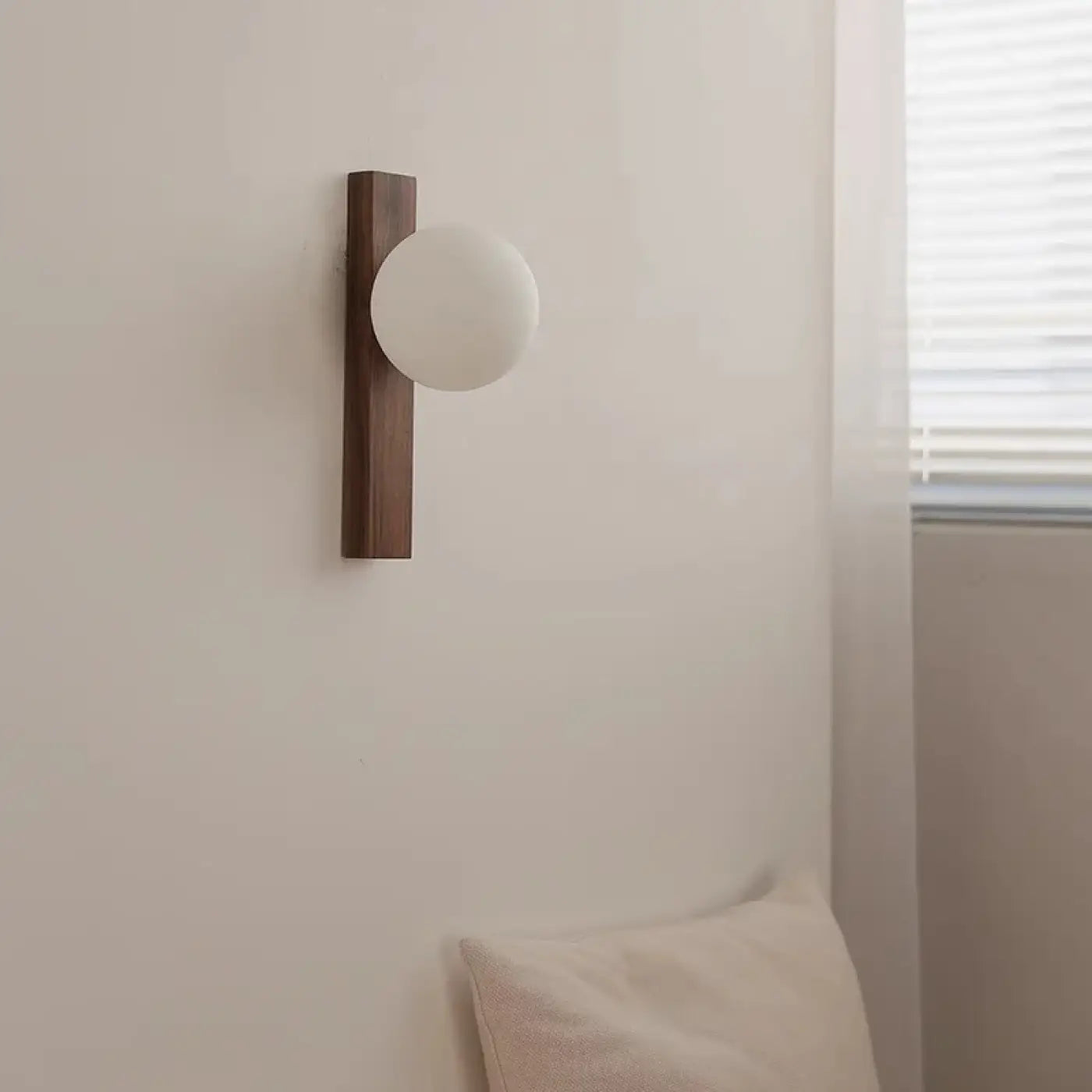 Applique murale LED en bois et boule de verre marron — vue 3