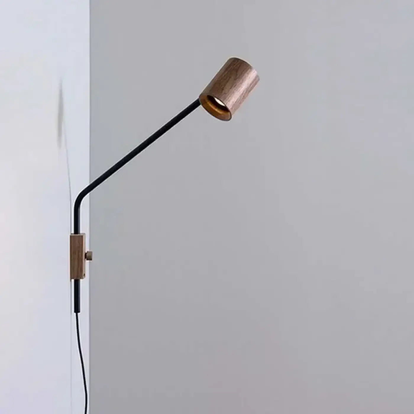 Applique murale LED en bois et métal design scandinave — vue 1