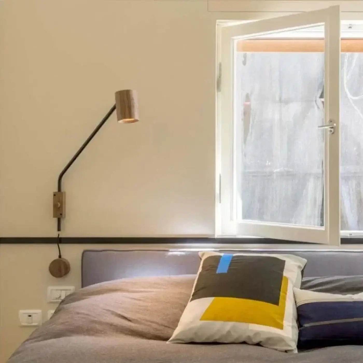 Applique murale LED en bois et métal design scandinave — vue 2