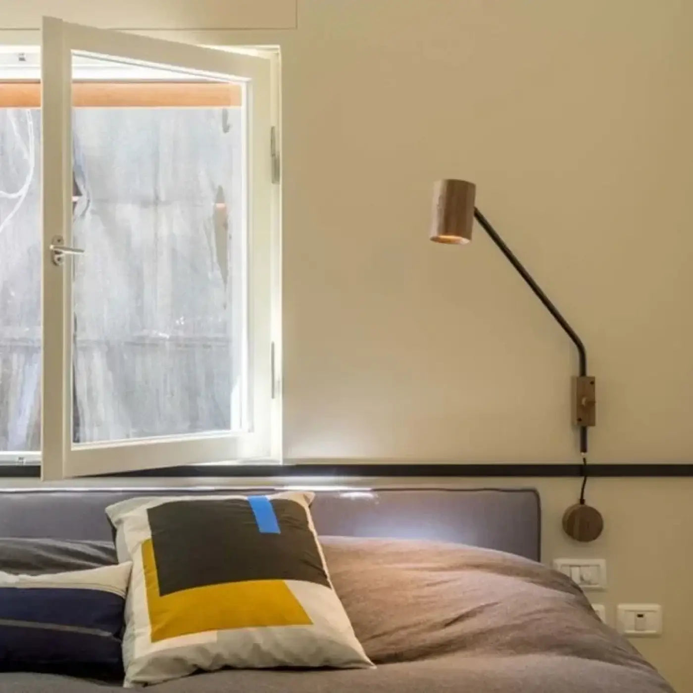 Applique murale LED en bois et métal design scandinave — vue 4