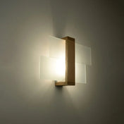 Applique murale LED en bois naturel et verre scandinave — vue 1