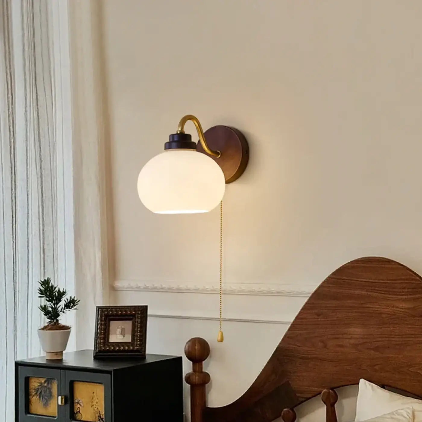Applique murale LED en bois verre et métal doré rétro — vue 1