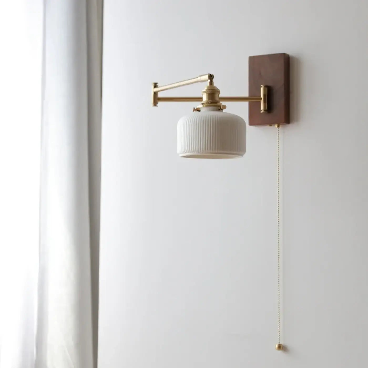 Applique murale LED en céramique et laiton doré blanc cassé — vue 1