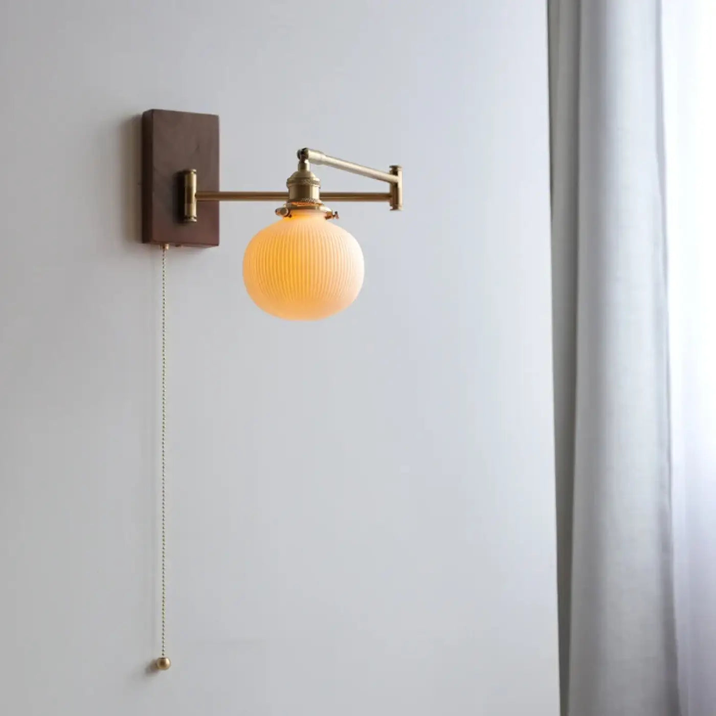 Applique murale LED en céramique et laiton doré blanc cassé — vue 3