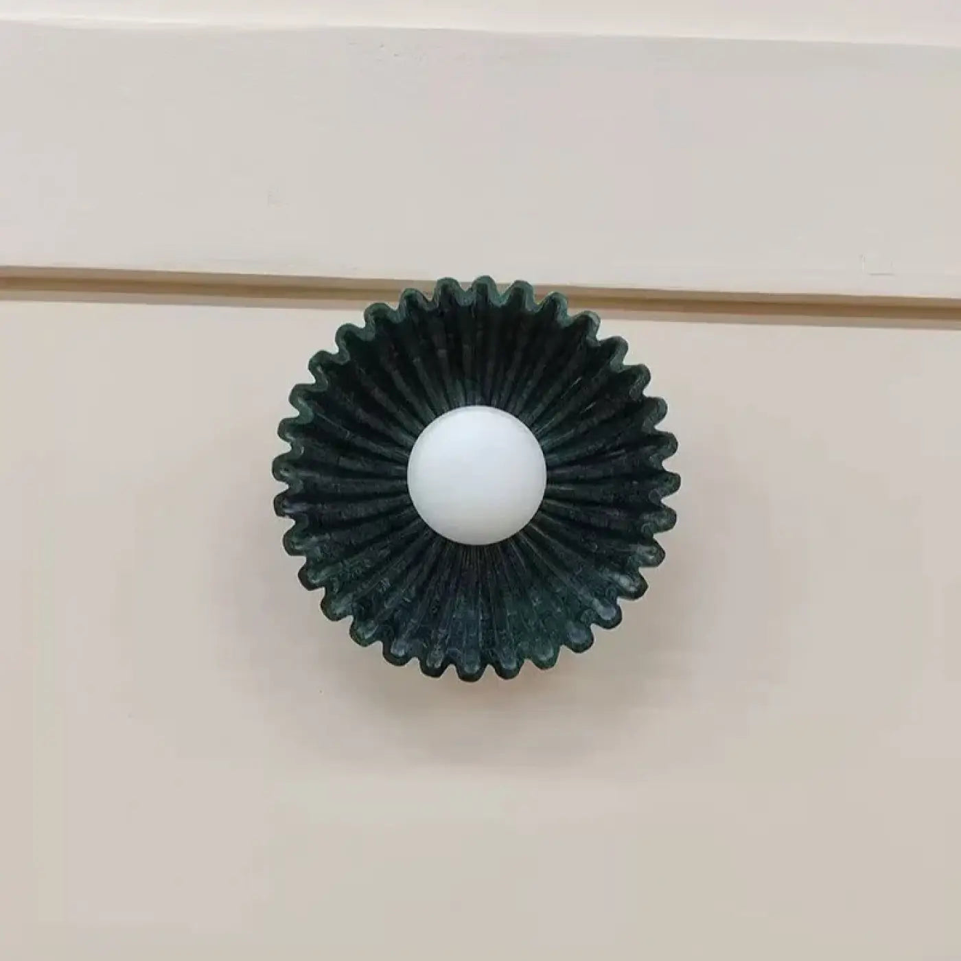 Applique murale LED florale en acrylique blanc et noir — vue 3