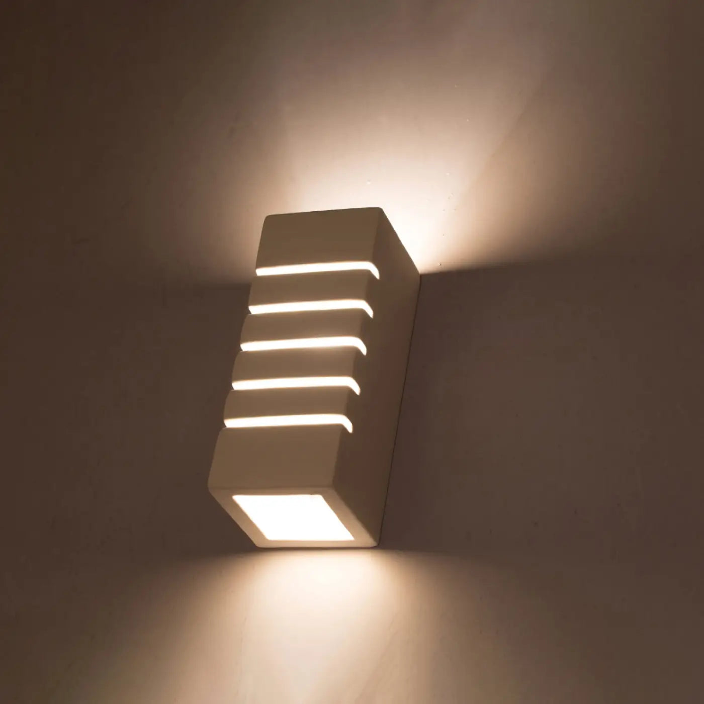 Applique murale LED géométrique en céramique et verre — vue 1