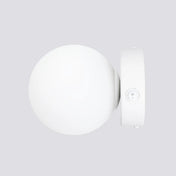 Applique murale LED globe en verre blanc design moderne — vue 5