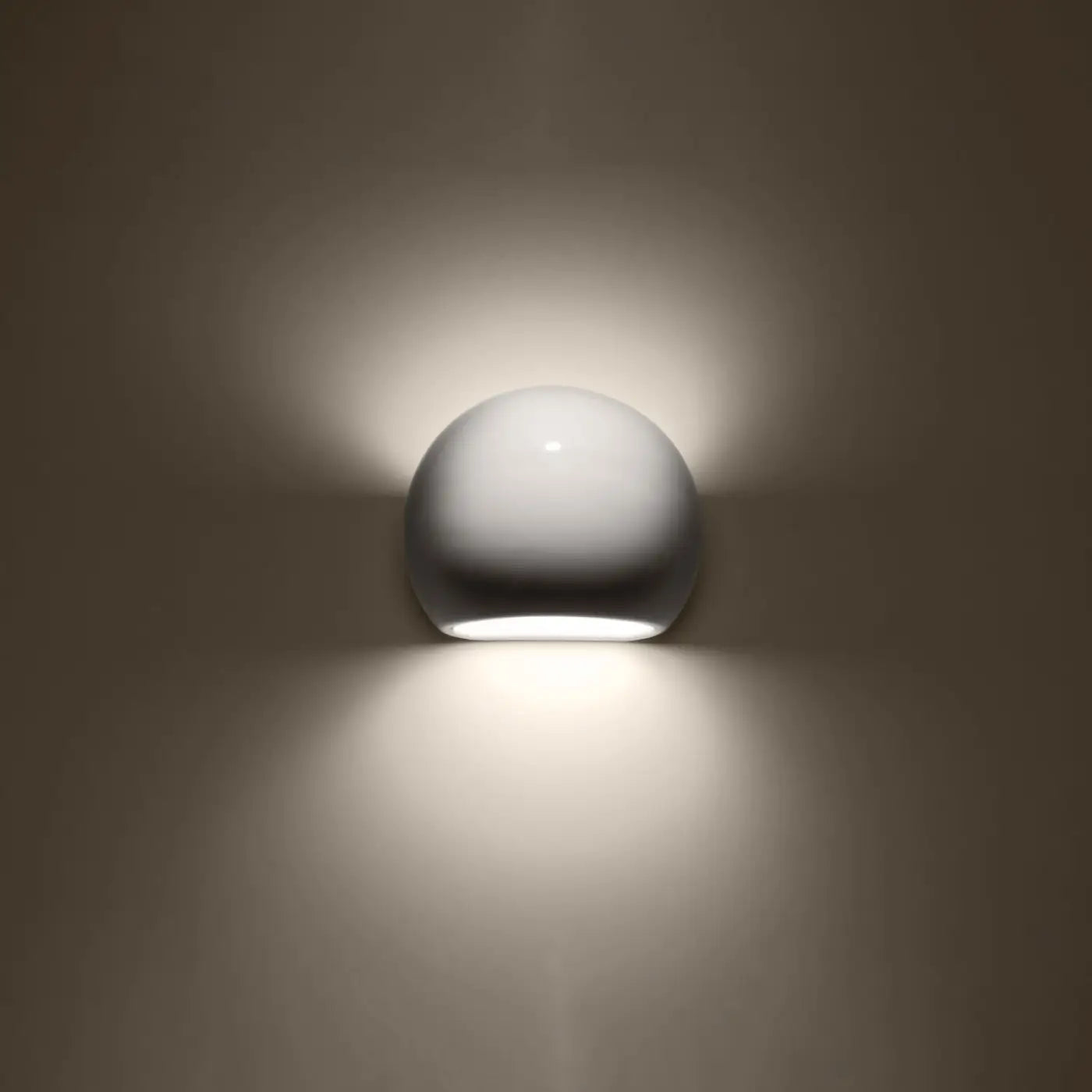 Applique murale LED globe en verre et céramique blanche — vue 1