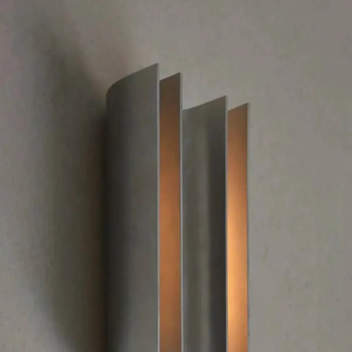 Applique murale LED linéaire argentée ou noire design — vue 3