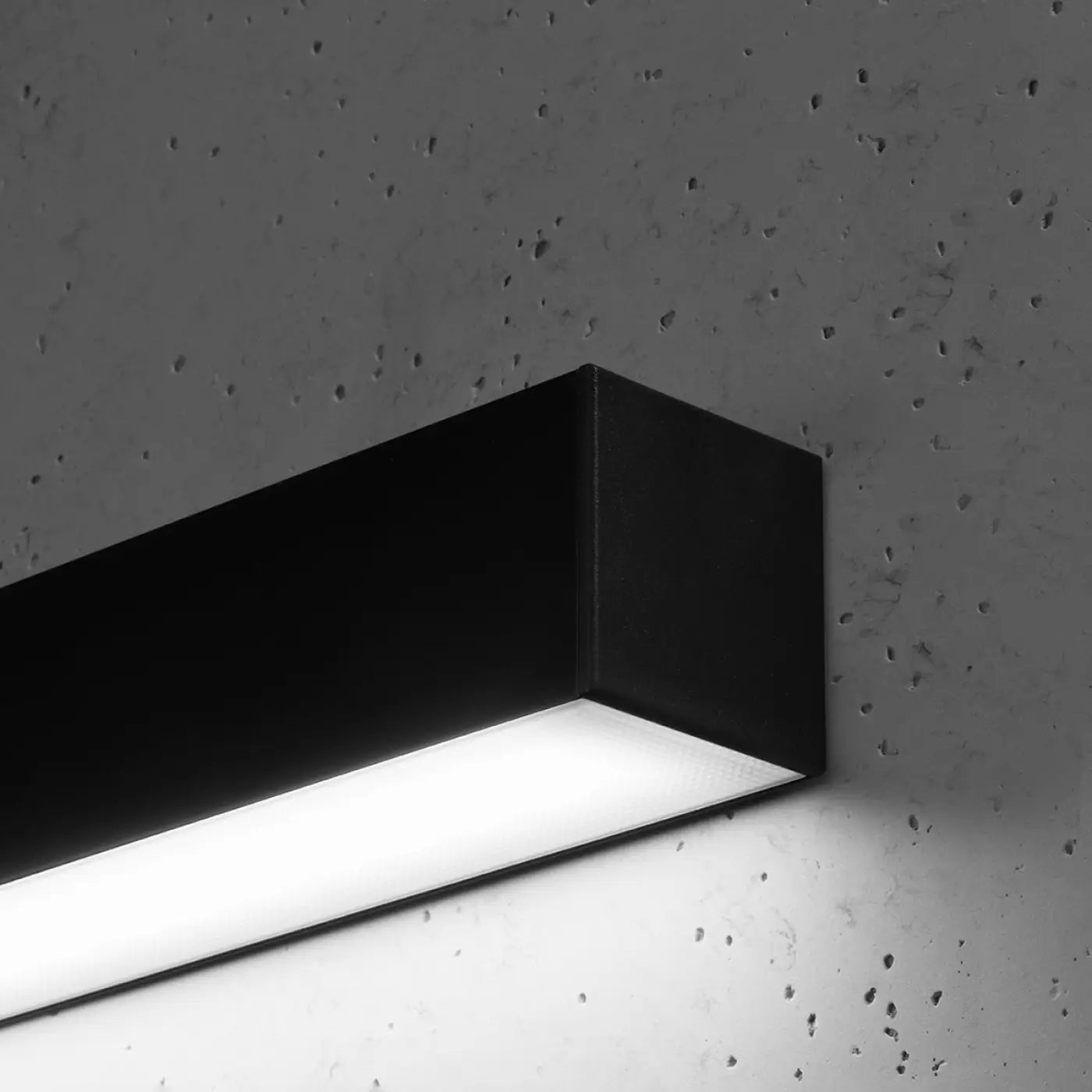 Applique murale LED linéaire noire en aluminium — vue 4