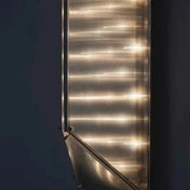 Applique murale LED longiligne en métal doré et verre — vue 3