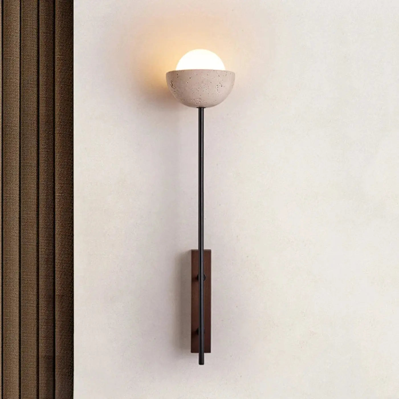 Applique murale LED marbre et métal noir élancée — vue 1