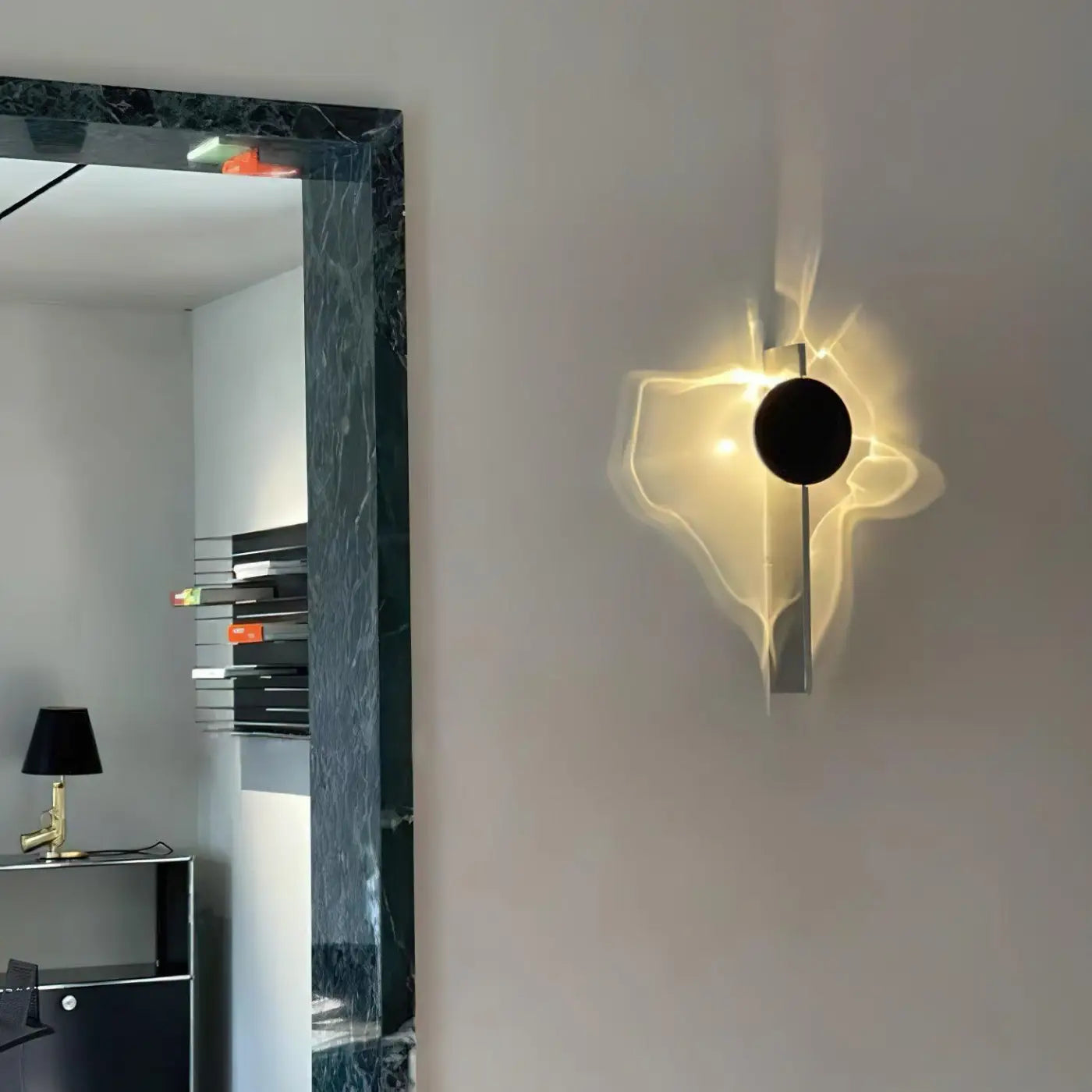 Applique murale LED noire design aurore boréale — vue 1