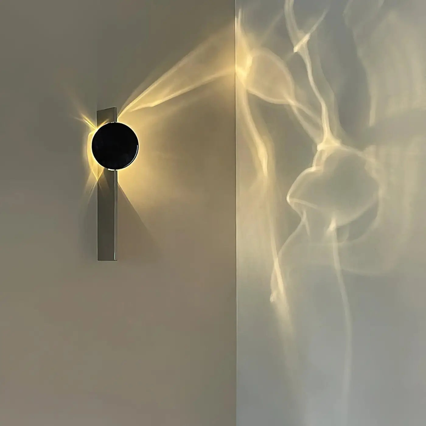 Applique murale LED noire design aurore boréale — vue 2