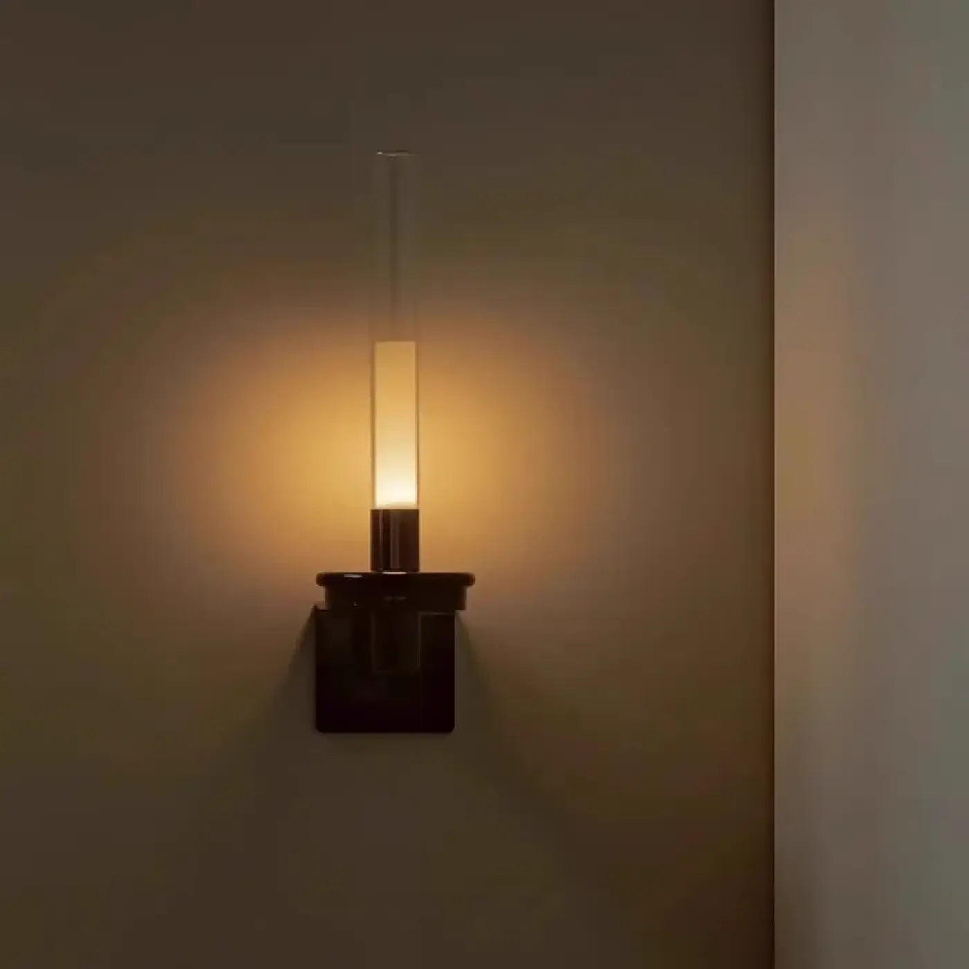 Applique murale LED noire effet bougie scandinave — vue 1