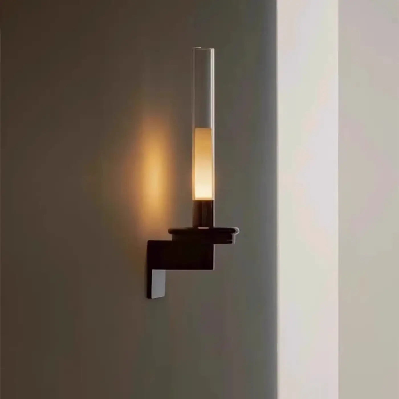 Applique murale LED noire effet bougie scandinave — vue 2