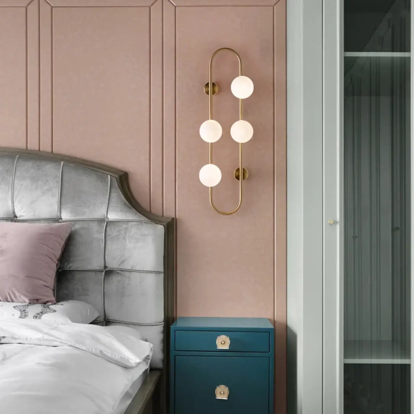 Applique murale LED noire et dorée à quatre globes — vue 1