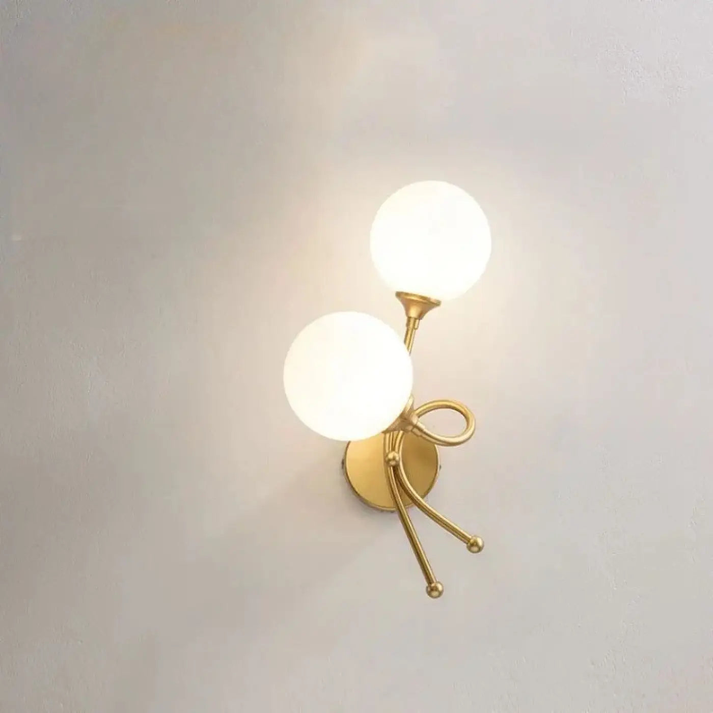 Applique murale LED noire et dorée art déco à deux feux — vue 3