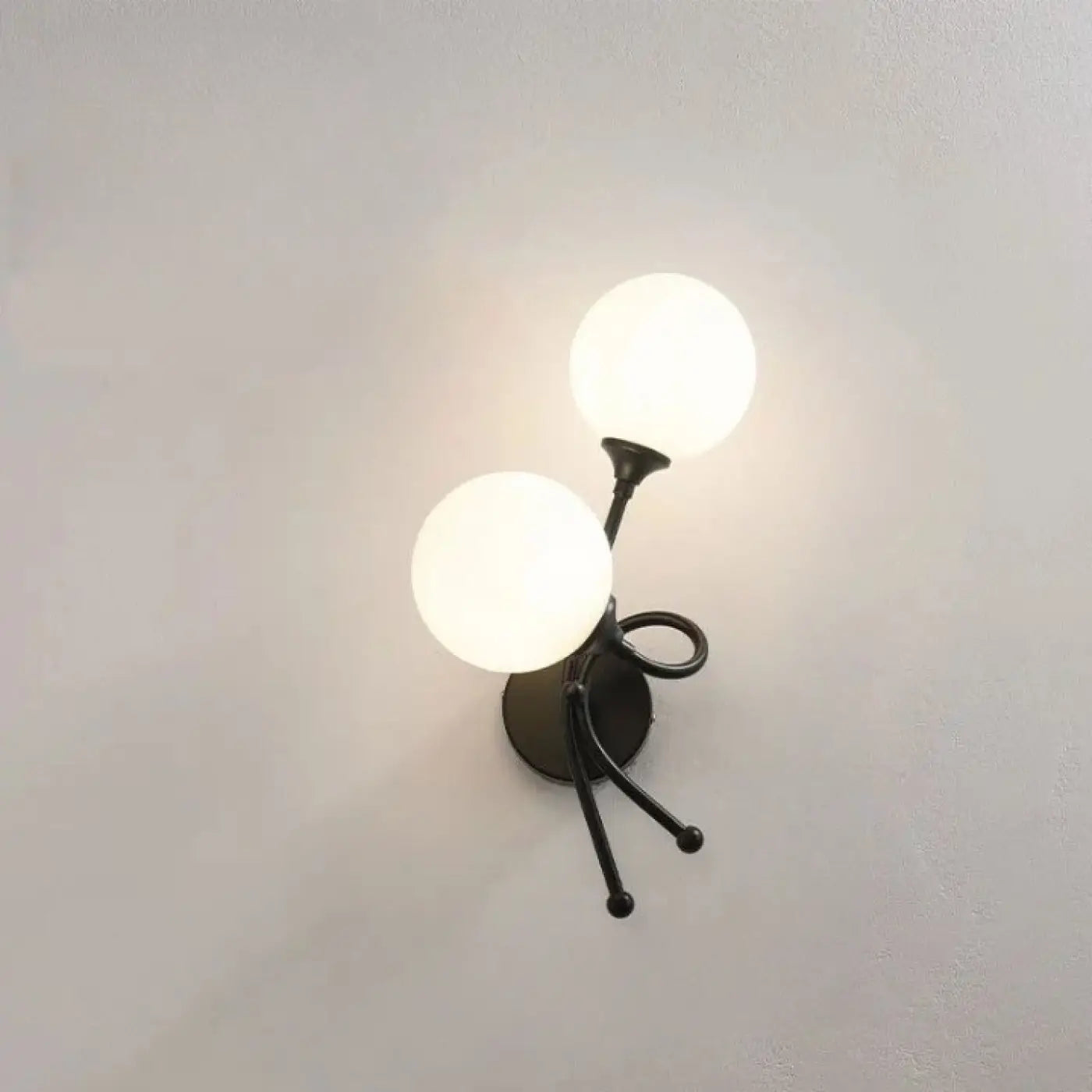 Applique murale LED noire et dorée art déco à deux feux — vue 4